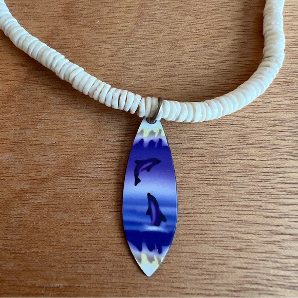 Authentic Vintage Y2K Puca Shell Necklace with Surfboard Shaped Dolphin Charm - Picture 4 of 5